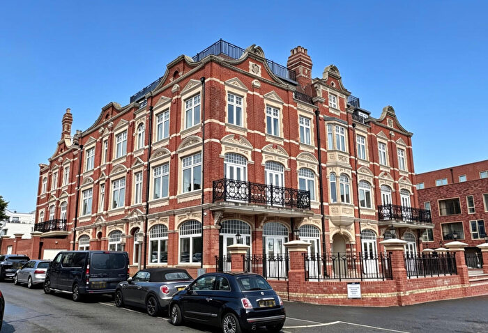 2 Bedroom Flat To Rent In The Grand Apartments, Leigh-on-Sea, SS9