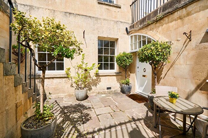 1 Bedroom Apartment For Sale In Royal Crescent, Bath, BA1