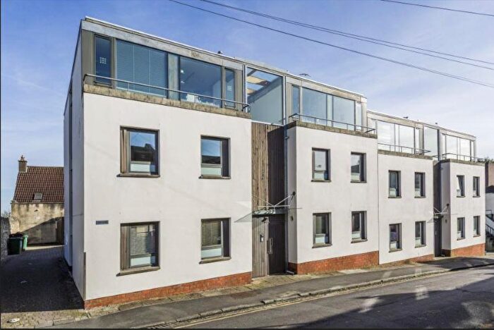 2 Bedroom Apartment To Rent In The Pantile - Bedminster, BS3