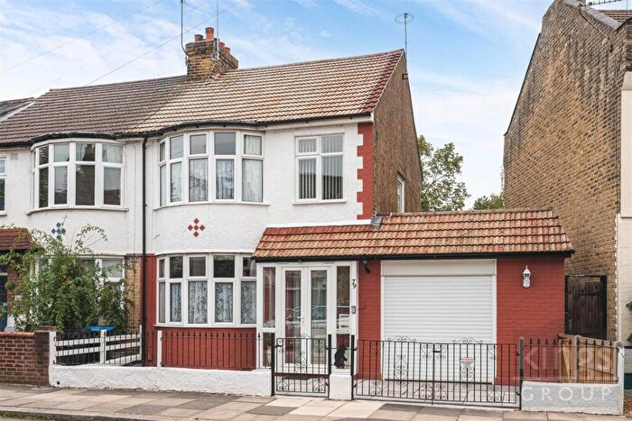 3 Bedroom End Of Terrace House For Sale In Burleigh Road, Enfield, EN1