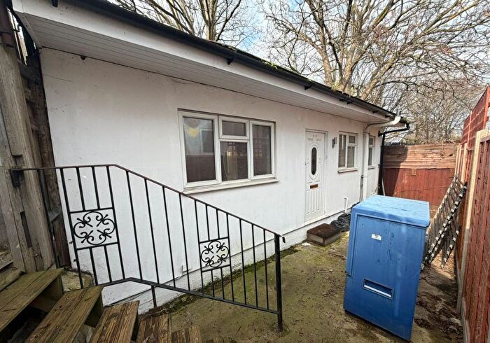 2 Bedroom Bungalow For Sale In C Doggett Road, Catford, London, SE6