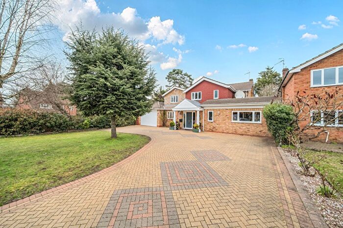 5 Bedroom Detached House For Sale In Heathfield Road, Bushey, WD23