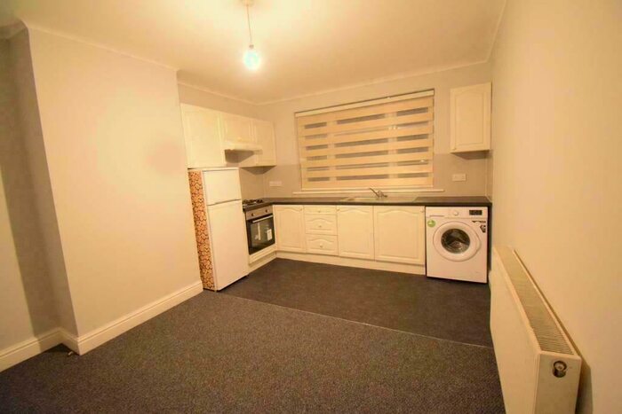 3 Bedroom Flat To Rent In Lemna Road, London, E11