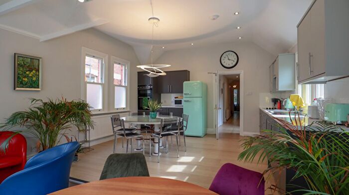 3 Bedroom Flat To Rent In Woodstock Road, Oxford, Oxfordshire, OX2