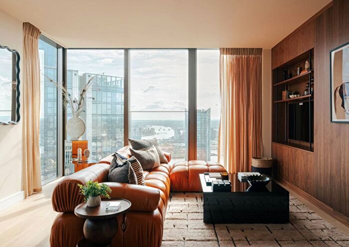 2 Bedroom Flat For Sale In South Quay Plaza, Canary Wharf, E14