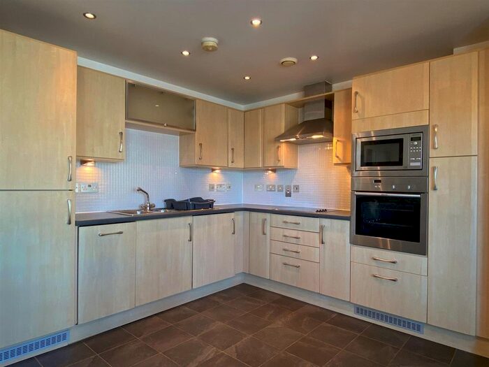 2 Bedroom Flat To Rent In Princess Way, Swansea, SA1