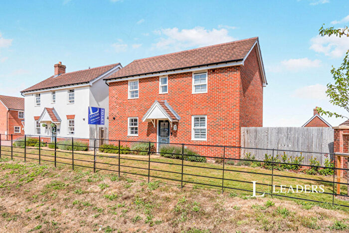 3 Bedroom Detached House To Rent In Pakenham Road, PO7
