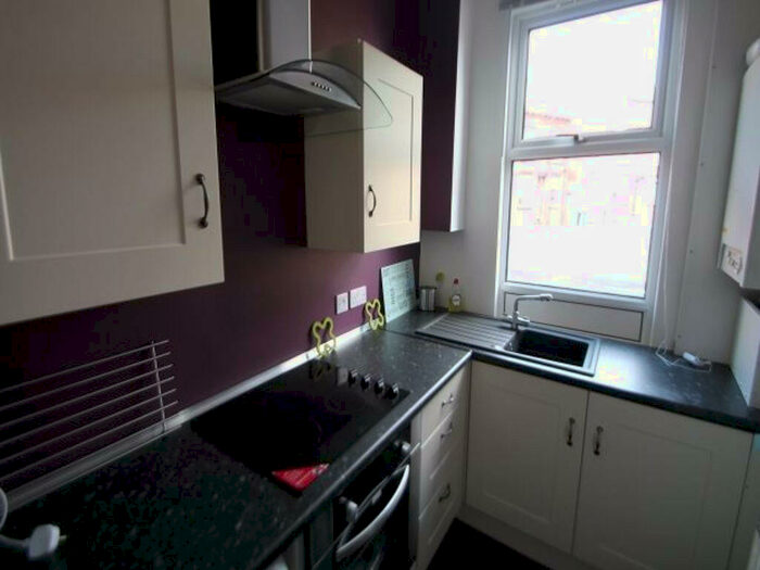 1 Bedroom House To Rent In Aviary Mount, Leeds, LS12