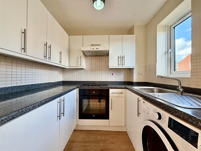 1 Bedroom Flat For Sale In Burket Close, Norwood Green, UB2