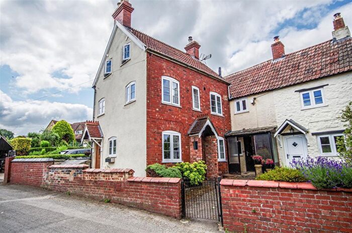 3 Bedroom Semi-Detached House To Rent In Springhill, Cam, GL11