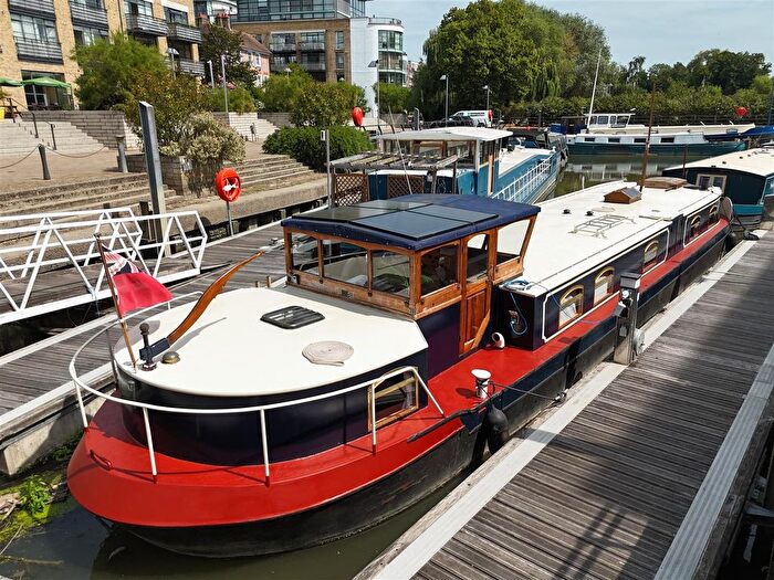 2 Bedroom Houseboat For Sale In Bahati, Brentford, TW8