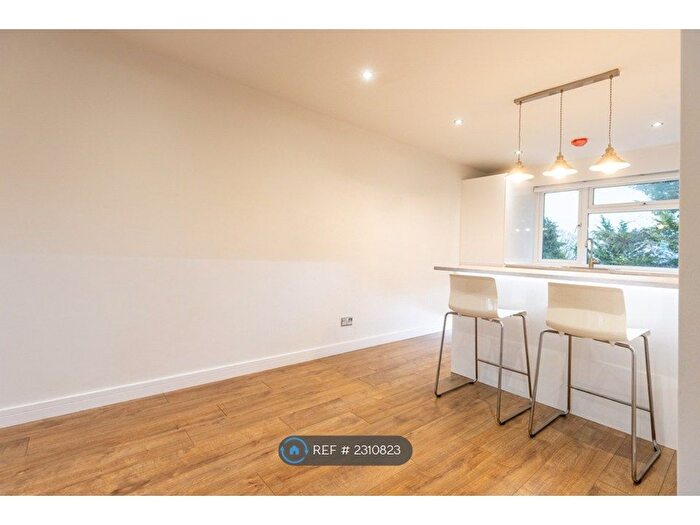 1 Bedroom Flat To Rent In Everest Road, High Wycombe, HP13