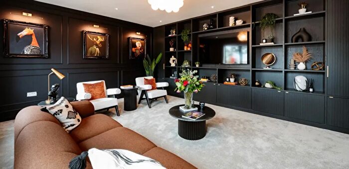 5 Bedroom Flat For Sale In Daffodil Crescent, Barnet, EN4