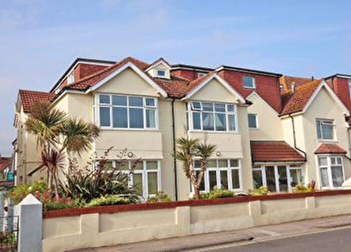 2 Bedroom Flat To Rent In Manor Court, Paignton, TQ3