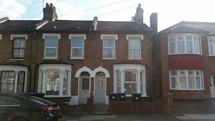 3 Bedroom End Terrace House For Sale In Henley Road, Edmonton, N18
