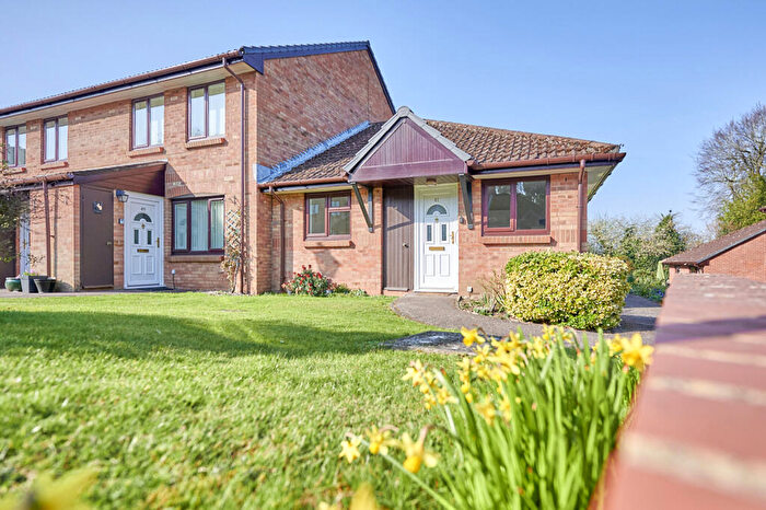 2 Bedroom Bungalow For Sale In Four Limes, Wheathampstead, St. Albans, Hertfordshire, AL4