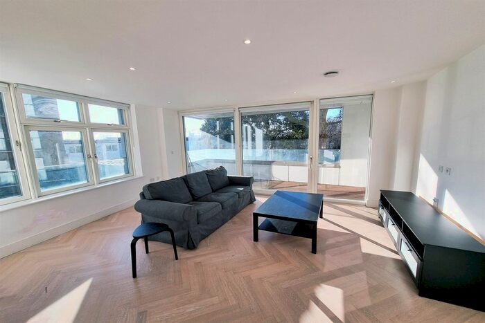 2 Bedroom Flat To Rent In Sterling Way, London, N7