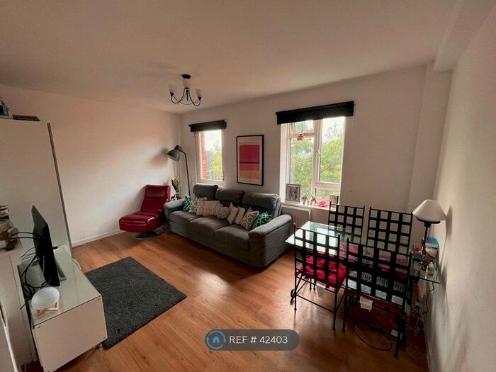 3 Bedroom Flat To Rent In Crowndale Court, London, NW1