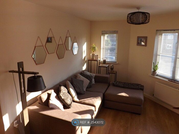 2 Bedroom Flat To Rent In Chestnut Grove, London, SE20