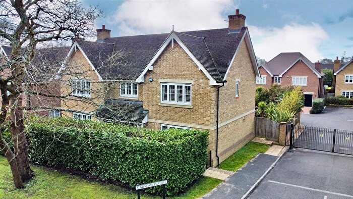 6 Bedroom Detached House For Sale In Marstan Place, Camberley, GU15