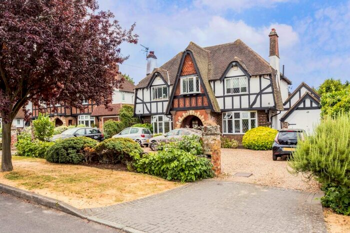 5 Bedroom Detached House To Rent In Ewell Downs Road, Epsom, KT17