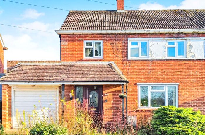 3 Bedroom Semi Detached House For Sale In Finches Rise, Guildford, GU1