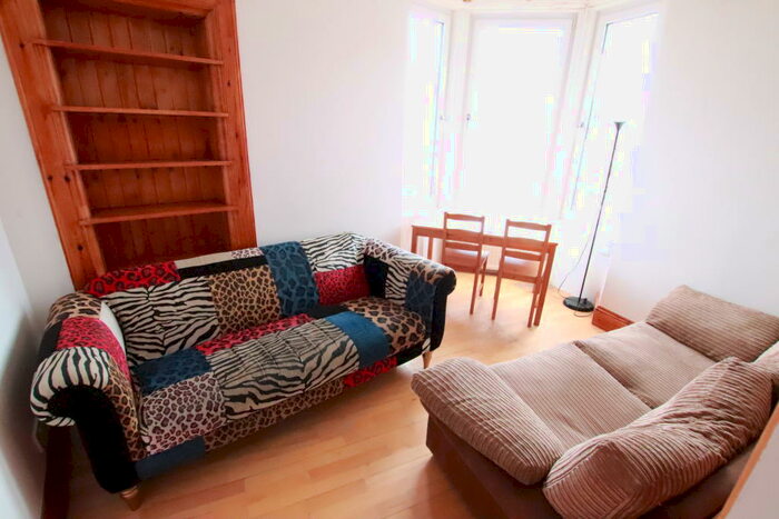 2 Bedroom Flat To Rent In Fairlie Park Drive, Partick, G11