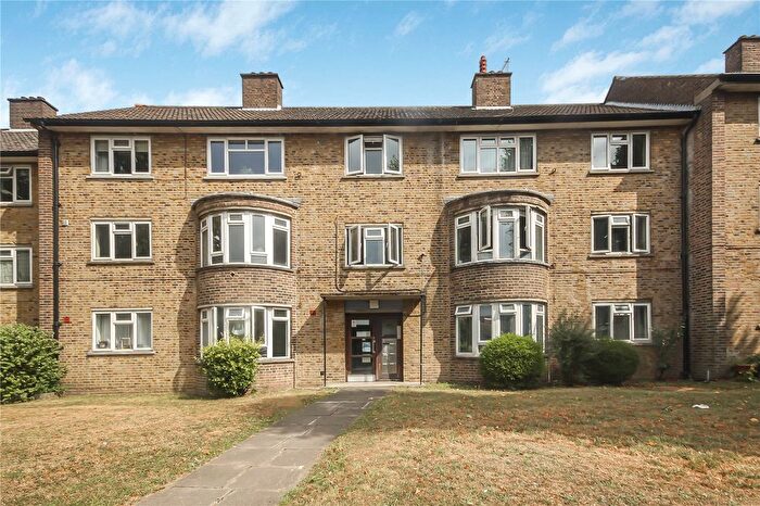 2 Bedroom Flat To Rent In Roupell Road, London, SW2