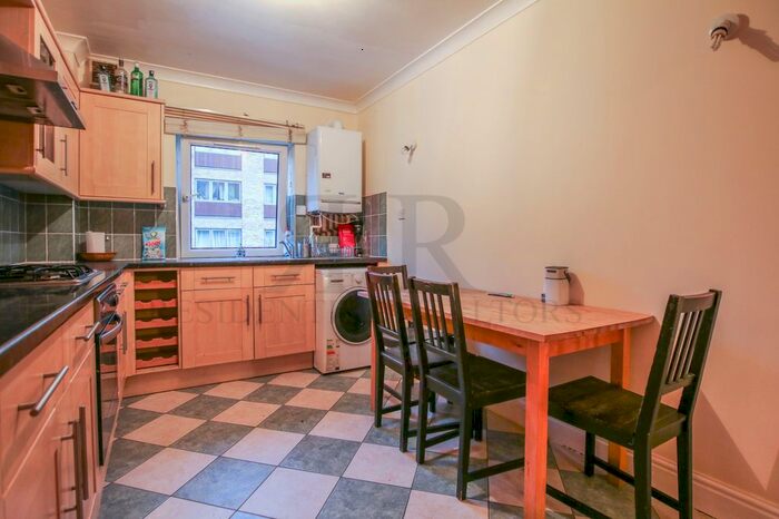 3 Bedroom Flat To Rent In Coopers Road, London, SE1