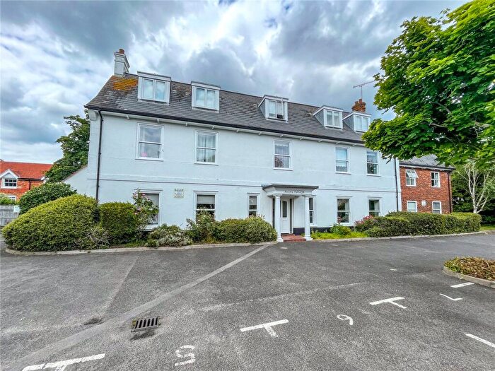 2 Bedroom Apartment For Sale In Purewell, Christchurch, Dorset, BH23