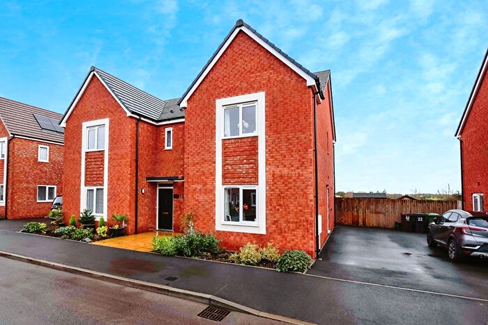 3 Bedroom Semi Detached House For Sale In Pear Tree Drive, Worcester, WR5