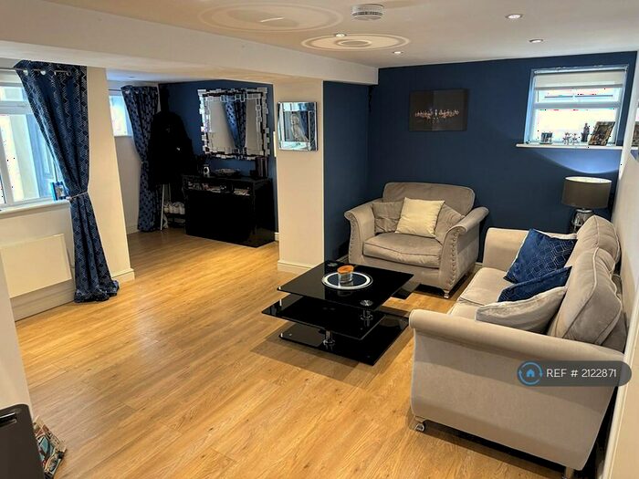 2 Bedroom Flat To Rent In Greenfield Place, Weston-Super-Mare, BS23