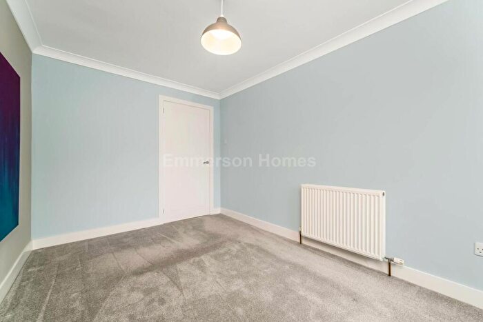 1 Bedroom Flat For Sale In Harvey Terrace, Lochwinnoch, PA12
