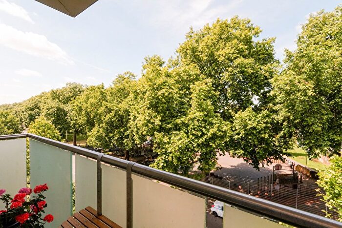 2 Bedroom Flat To Rent In East Dulwich Road, London, SE22