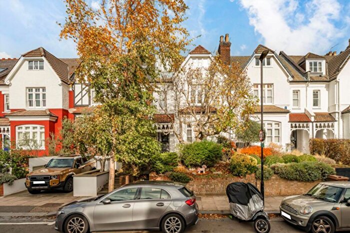 5 Bedroom House For Sale In Onslow Gardens, London, N10