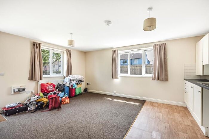 1 Bedroom Flat To Rent In Cromwell Close, Marston, OX3