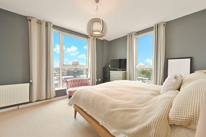 2 Bedroom Flat For Sale In Stanley Road, Acton, London, W3