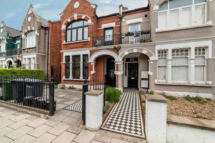 2 Bedroom Flat To Rent In Gleneldon Road, Streatham, SW16