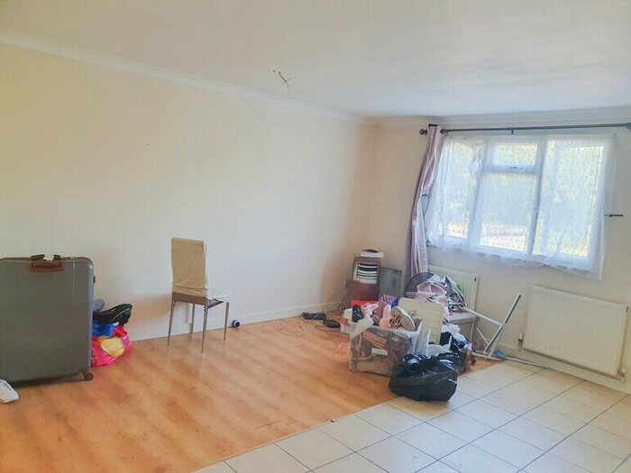 2 Bedroom Flat To Rent In Noak Hill Road, Romford, RM3