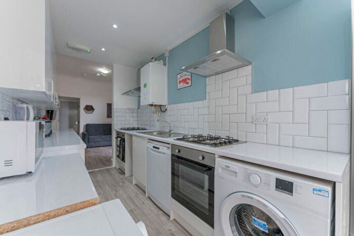 6 Bedroom Terraced House To Rent In Tiverton Road, Selly Oak, Birmingham, B29