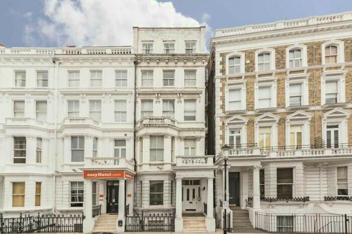 3 Bedroom Flat To Rent In Lexham Gardens, London, W8