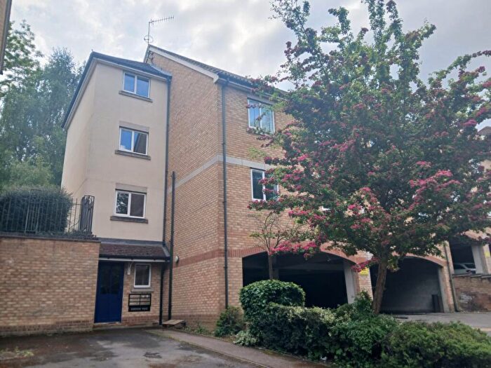 2 Bedroom Flat To Rent In Knights Place, Redhill, RH1