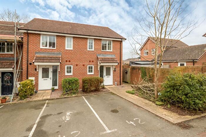 2 Bedroom End Of Terrace House For Sale In Crouch Hill Road, Banbury, OX16
