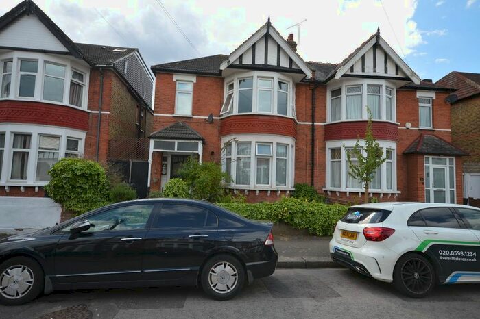 2 Bedroom Flat To Rent In Arundel Gardens, Goodmayes, Ilford, IG3
