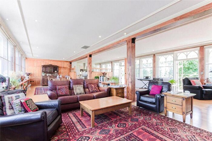 3 Bedroom Flat To Rent In North End Way, Hampstead, London, NW3