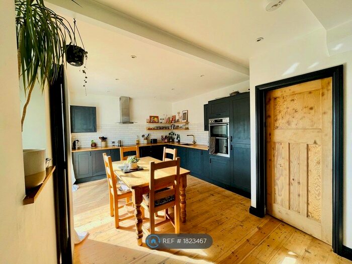 3 Bedroom Semi-Detached House To Rent In Ventnor Avenue, Bristol, BS5