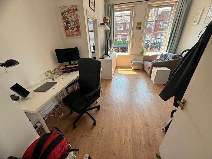 1 Bedroom Flat To Rent In Heath Road, Twickenham, TW1