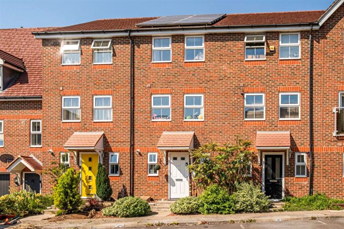 4 Bedroom Terraced House For Sale In White's Way, Hedge End, SO30