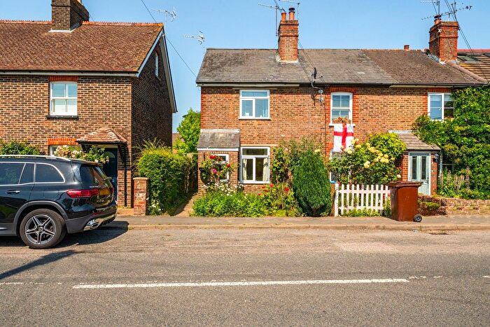 2 Bedroom End Of Terrace House For Sale In Station Road, Lingfield, RH7