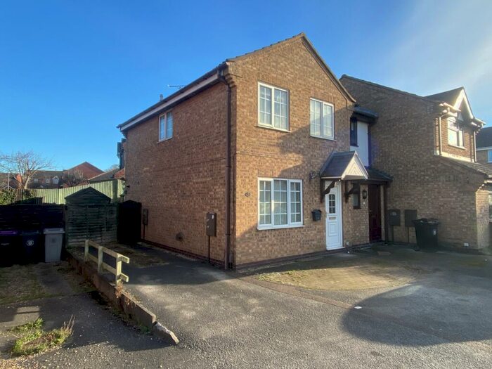 3 Bedroom Semi-Detached House To Rent In Lindrick Close, Grantham, NG31